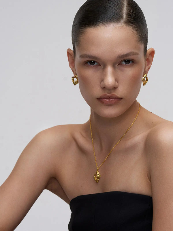 Baroque Frame Necklace