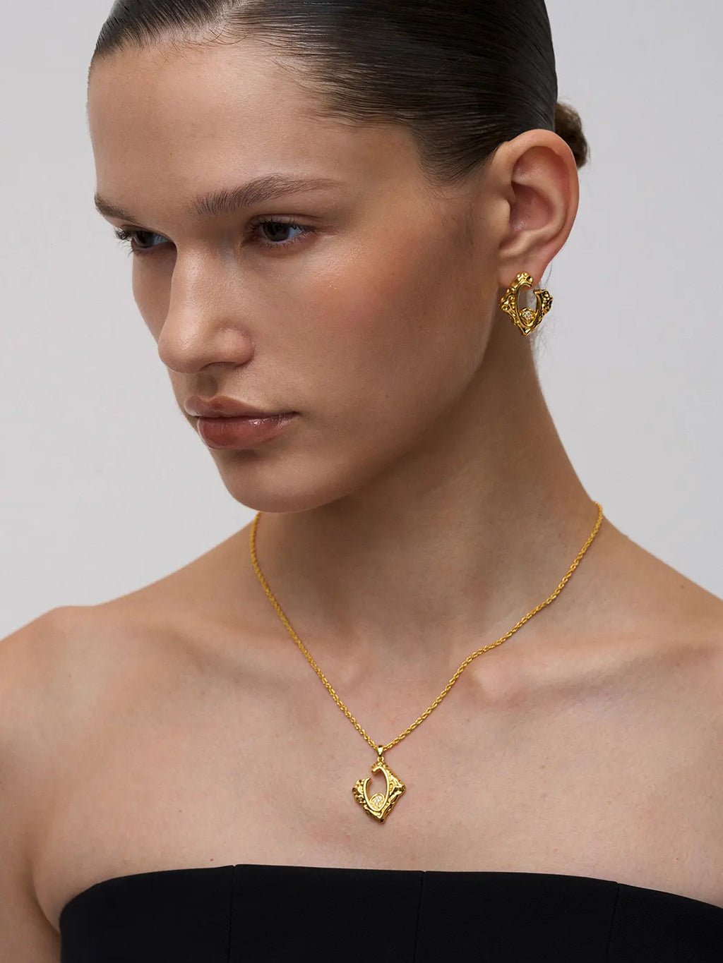 Baroque Frame Necklace