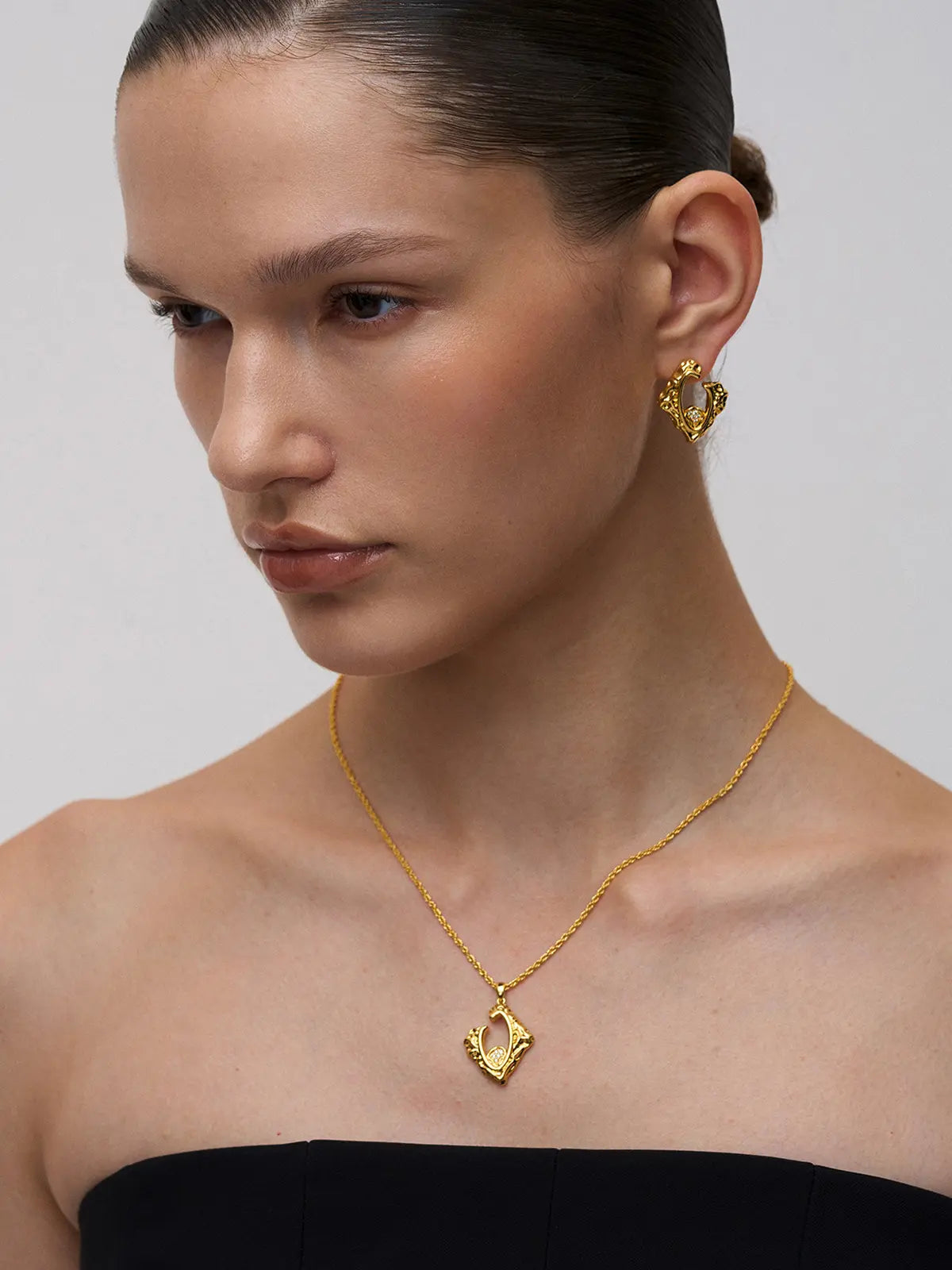 Baroque Frame Necklace